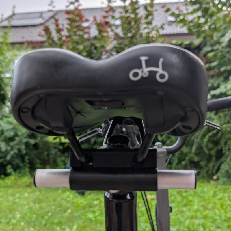 Aluminium Rack Adapter am Brompton – Detailansicht Befestigung