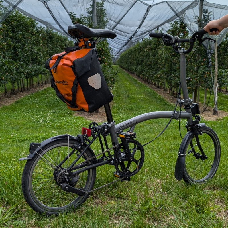 Sattel-Adapter für Ortlieb Fahrradtasche am Brompton – Gesamtansicht